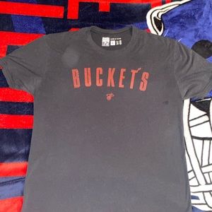 All: Mens heat t-shirt Large, green flannel from A+F large, sunglasses